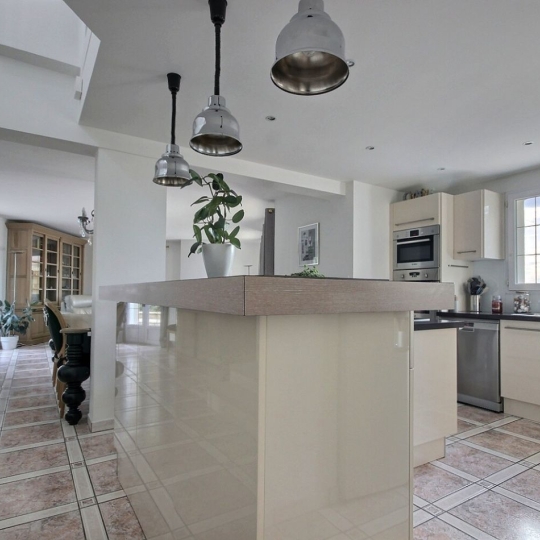  WEALSTONE : House | SAINT-BONNET-LES-OULES (42330) | 220 m2 | 640 000 € 