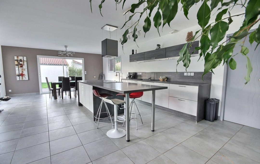 WEALSTONE : Maison / Villa | SAINT-GALMIER (42330) | 166 m2 | 460 000 € 