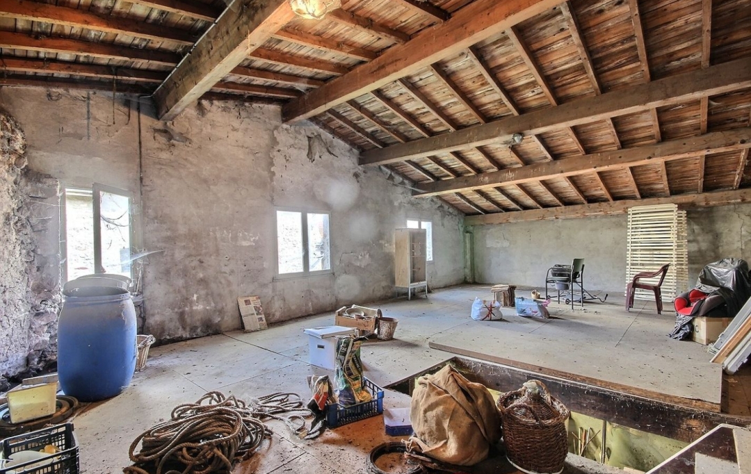 WEALSTONE : Maison / Villa | CHAMBLES (42170) | 180 m2 | 137 500 € 